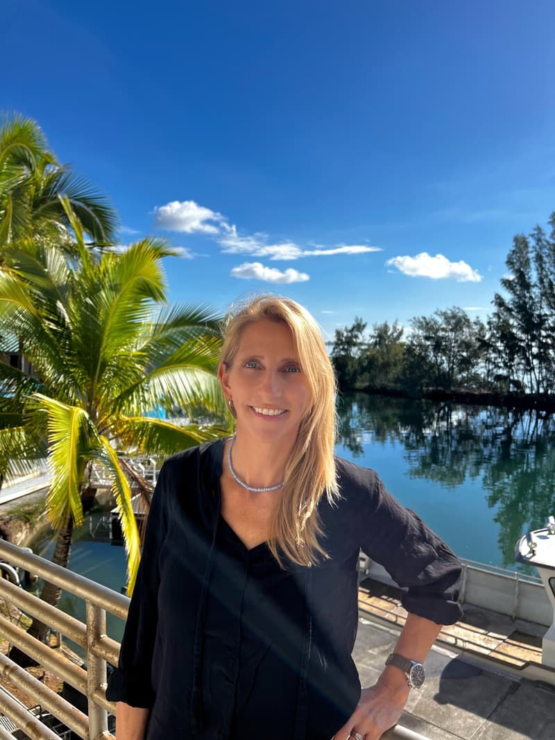 Elizabeth Madin, PhD - Hawaiʻi Institute of Marine Biology (HIMB)